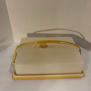 Tupperware Yellow and Cream Cake Carrier